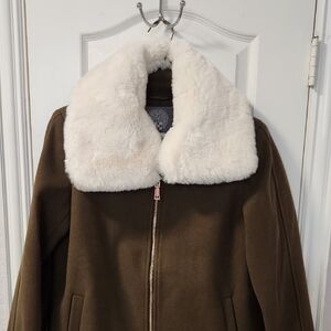 Vince Camuto Women's Olive Green Jacket with White Faux Fur Collar